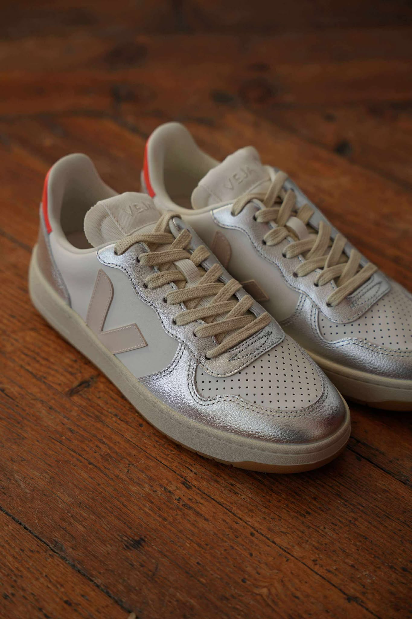 Veja V10 leather white pierre silver