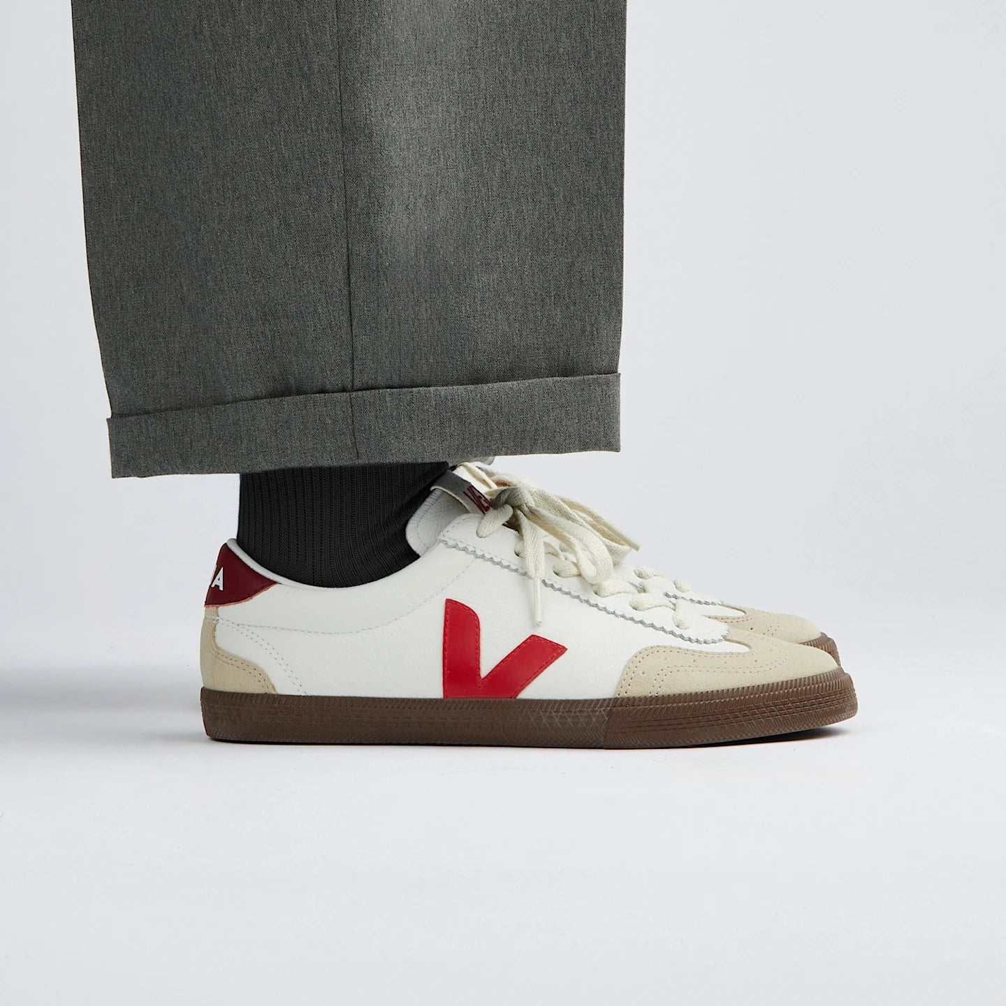 Veja Volley leather white pekin bark